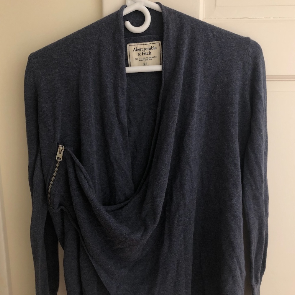 ABERCROMBIE ASYMETRICAL ZIP SWEATER XS